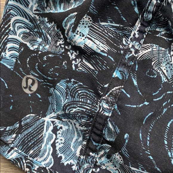 lulu lemon shorts - Picture 3 of 3